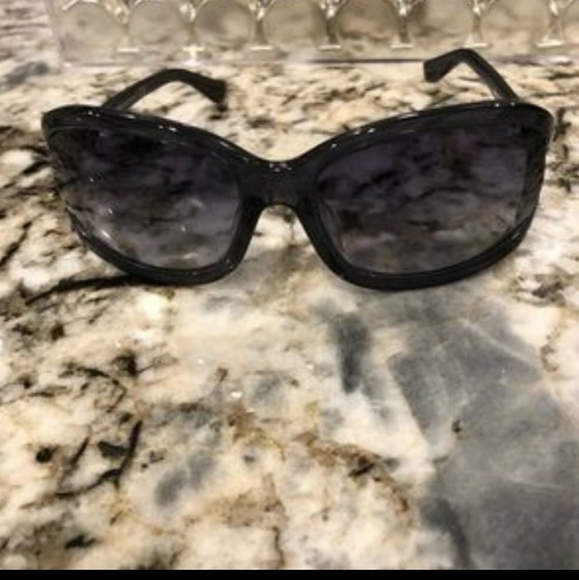 Tom Ford  Vivienne Sunglasses - never worn- Black - Picture 3 of 4